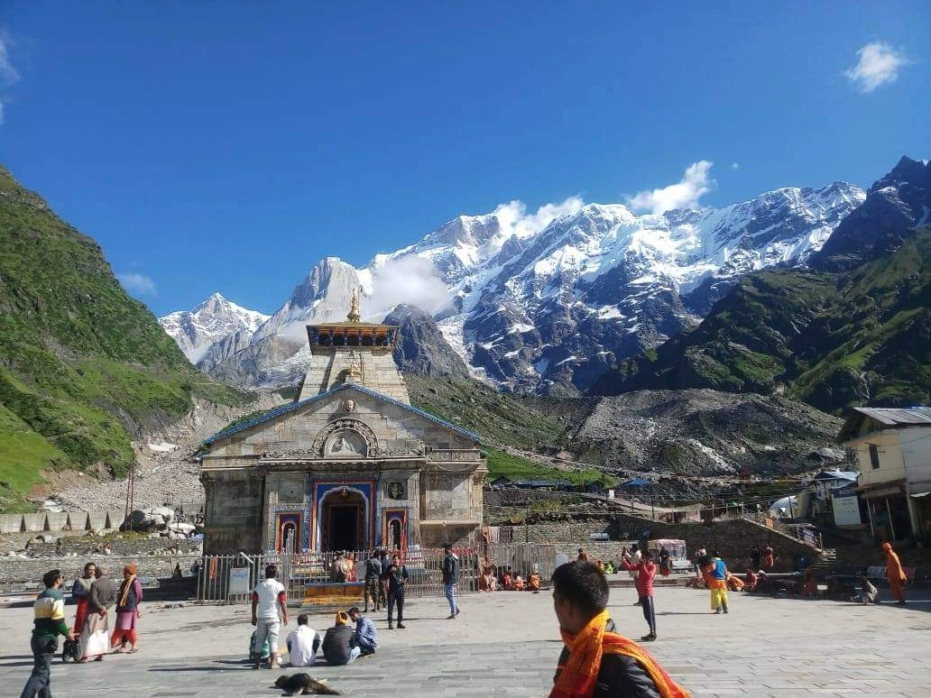 Pilgrims visiting Kedarnath Temple for darshan amidst snow-capped peaks and scenic Uttarakhand landscape