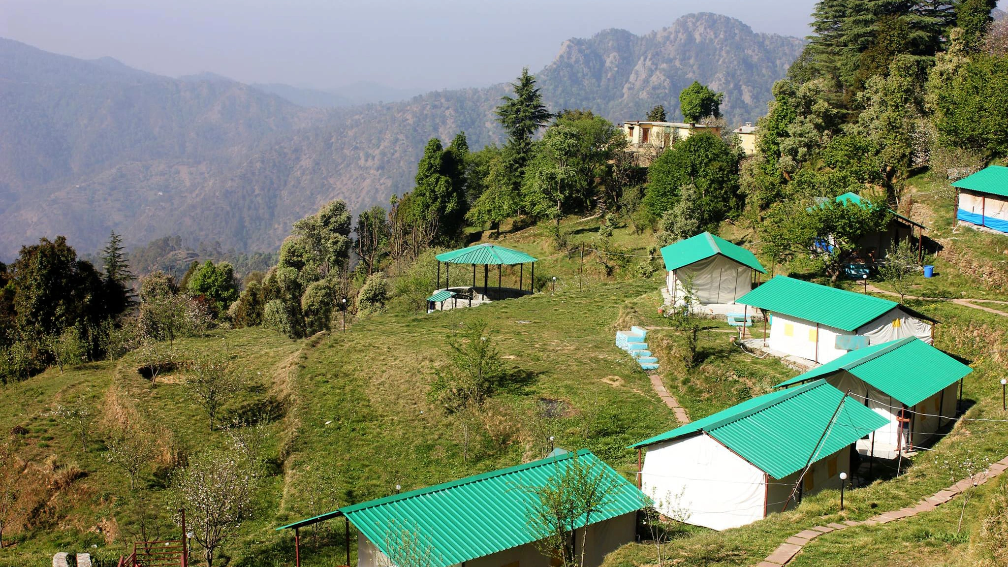 Kanatal village surrounded by misty mountains in Uttarakhand
