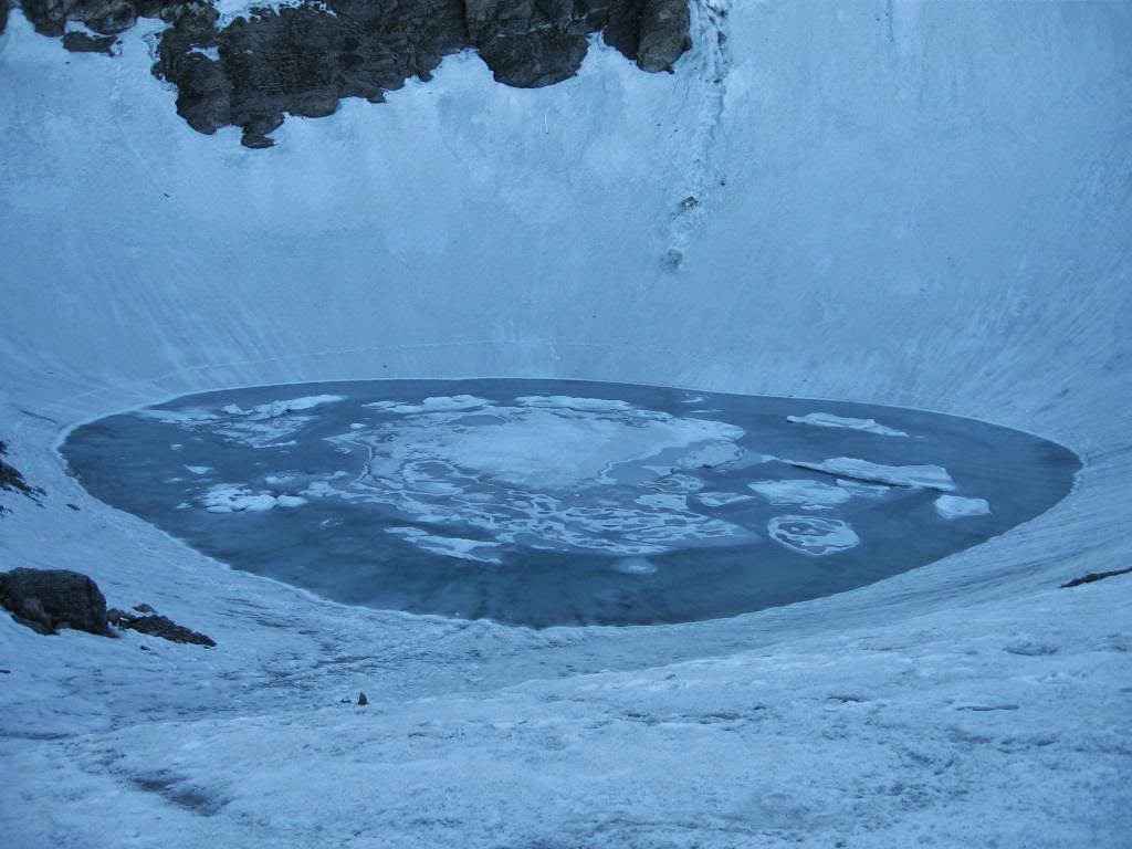 Roopkund Lake Trek Guide: Best Time, Route, Mythology & Facts